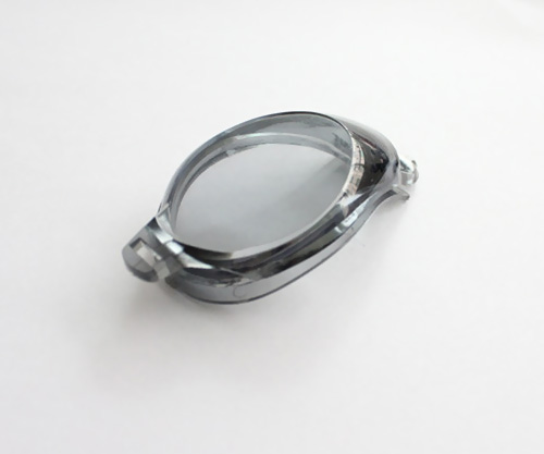 Swimming goggles